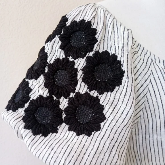 Elegant Off-Shoulder Striped Dress - Picture 16 of 16